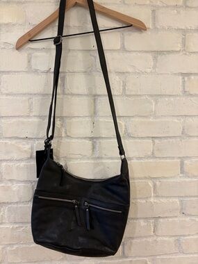 latico Black Leather Hobo Crossbody with Front Zip
(B3)